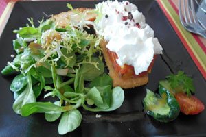 photo of salmon tartar, espuma and salad